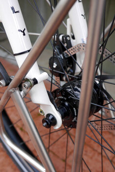A different view of the Rohloff hub.