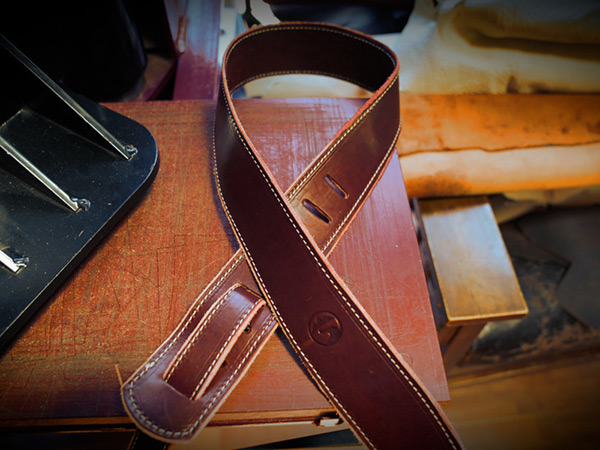 TCO leather guitar strap