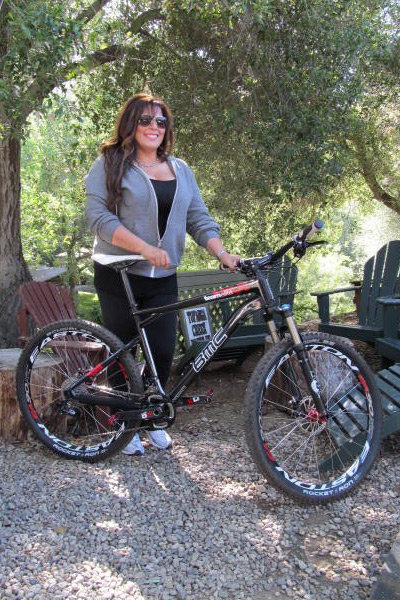 Andi gets an awesome carbon BMC Team Elite for her birthday