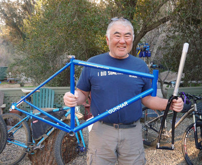 James get his blue Gunnar Sport frame with personalized text and a carbon fork