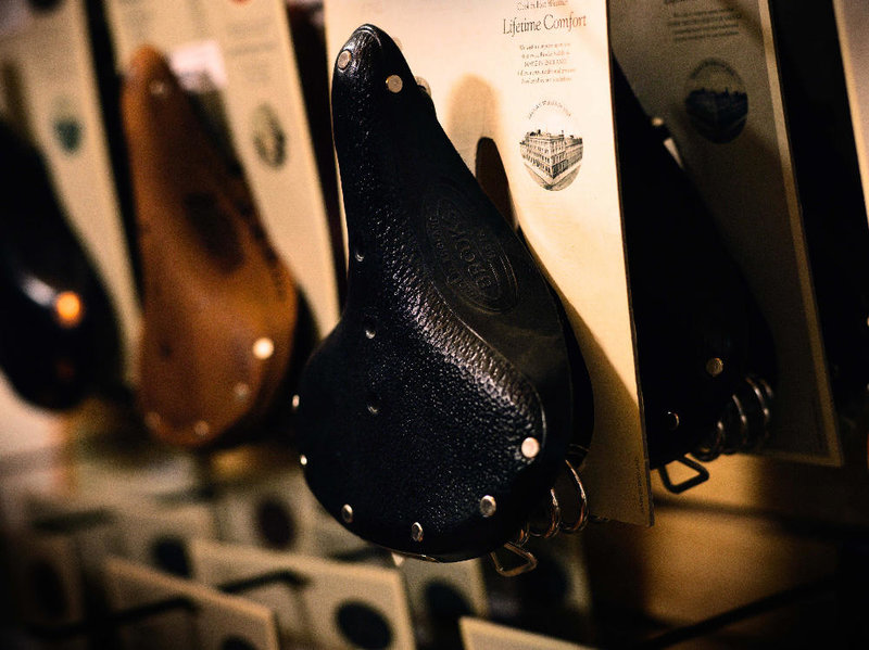 brooks saddle dealers