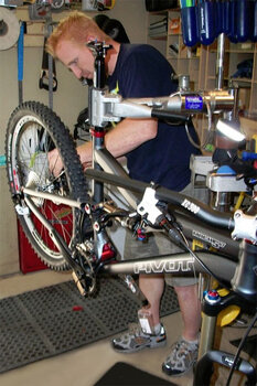 Scott builds up a Pivot Mach 5.7 for Jay