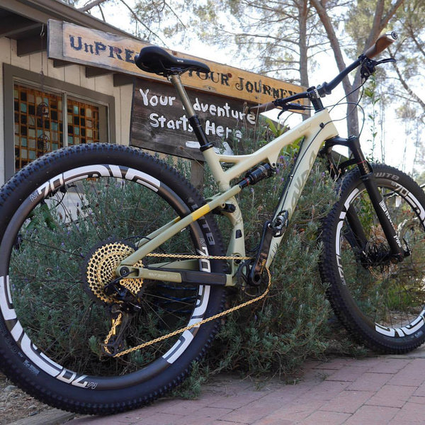 This custom Salsa Deadwood is a very special build with SRAM Eagle and Enve components
