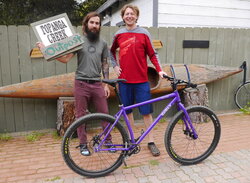 Dave lives across the street from the shop and here's his new Karate Monkey single speed