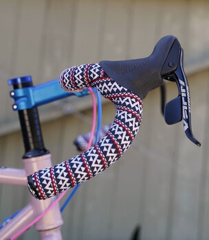 A very classy handlebar wrap on the custom Surly Midnight Special