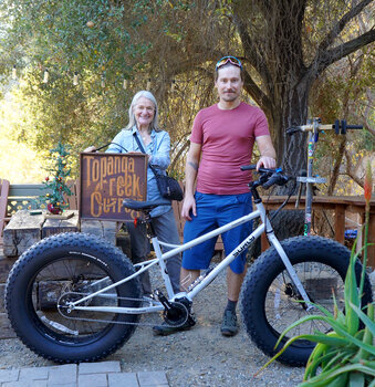 The Moonlander comes with a 9-speed Pinion gearbox and whopping 6.2" tires