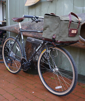 Nic's Pack Rat with Rogue Journeymen canvas bag makes it a truly one-of-a-kind bike